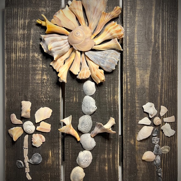 SeaShell Flower Coastal Theme Beach Decor Wall Hanging Wood Pallet Shell Art - Picture 2 of 13